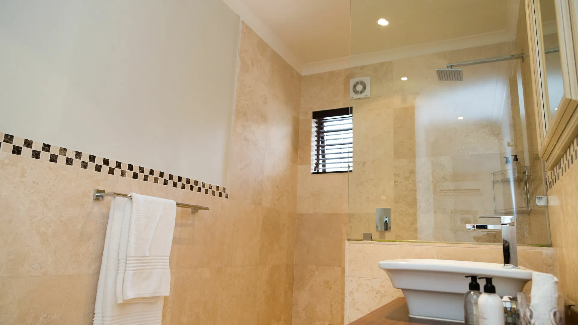 Four Palms Accommodation Durbanville 4*,